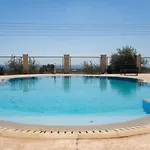 Julia I - Luxury 3-br Retreat With Sea & Mountain Views Semesterbostad Pégeia