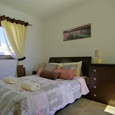 Julia I - Luxury 3-br Retreat With Sea & Mountain Views Casa vacanze Peyia