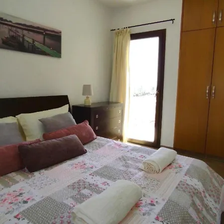 Julia I - Luxury 3-br Retreat With Sea & Mountain Views