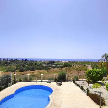 Julia I - Luxury 3-br Retreat With Sea & Mountain Views Casa vacanze Peyia