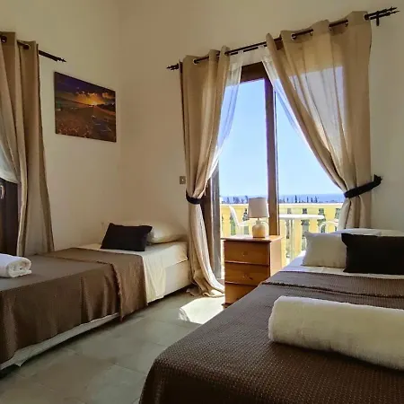 Casa vacanze Julia I - Luxury 3-br Retreat With Sea & Mountain Views Peyia