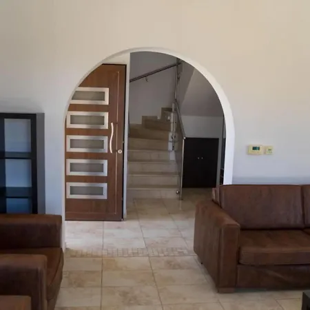 Julia I - Luxury 3-br Retreat With Sea & Mountain Views *