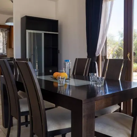 Julia I - Luxury 3-br Retreat With Sea & Mountain Views Πέγεια