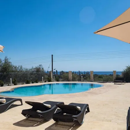 Dom wakacyjny Julia I - Luxury 3-br Retreat With Sea & Mountain Views