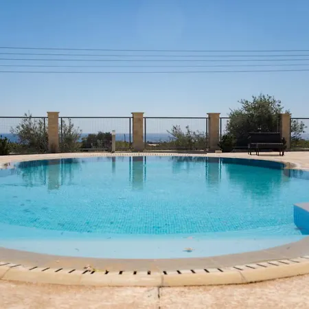Julia I - Luxury 3-br Retreat With Sea & Mountain Views Casa vacanze Peyia