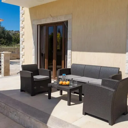 Dom wakacyjny Julia I - Luxury 3-br Retreat With Sea & Mountain Views Peja