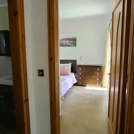 Julia I - Luxury 3-br Retreat With Sea & Mountain Views Casa vacanze Peyia