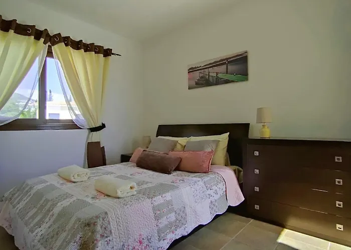 Julia I - Luxury 3-br Retreat With Sea & Mountain Views Σπίτι διακοπών Πέγεια