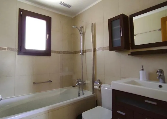 Julia I - Luxury 3-br Retreat With Sea & Mountain Views Σπίτι διακοπών *