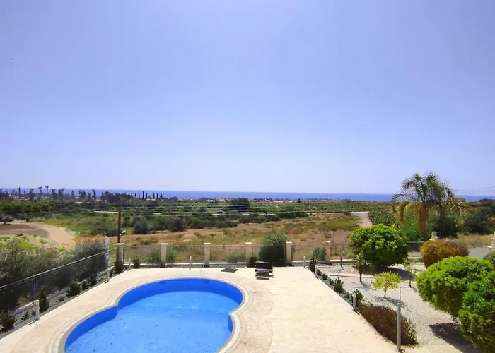 Julia I - Luxury 3-br Retreat With Sea & Mountain Views Prázdninový dům Pegeia