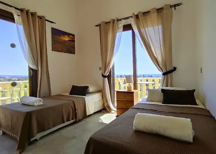 Prázdninový dům Julia I - Luxury 3-br Retreat With Sea & Mountain Views Pegeia