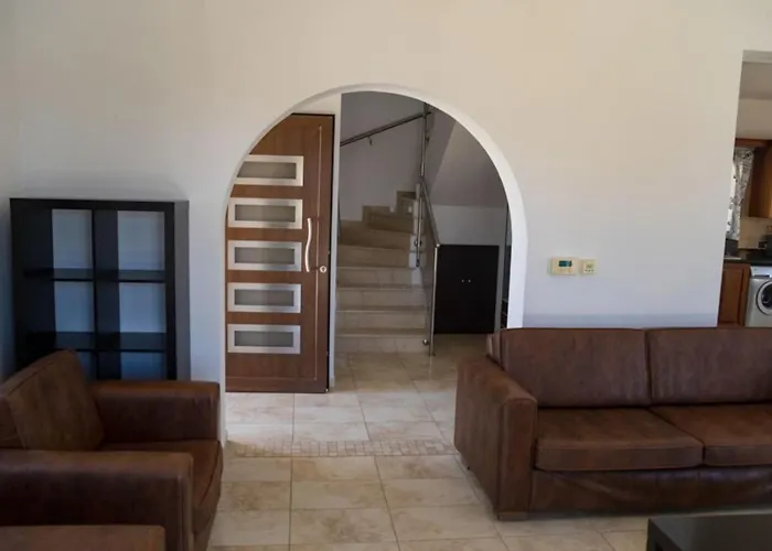 Julia I - Luxury 3-br Retreat With Sea & Mountain Views *