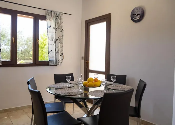 Julia I - Luxury 3-br Retreat With Sea & Mountain Views Pegeia