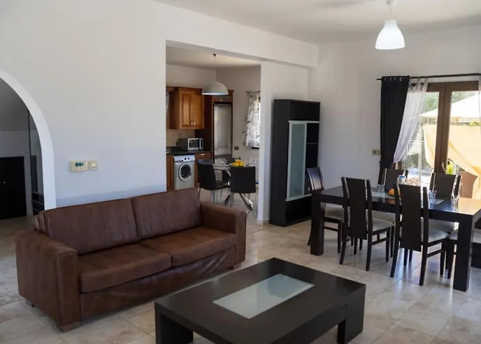 Julia I - Luxury 3-br Retreat With Sea & Mountain Views