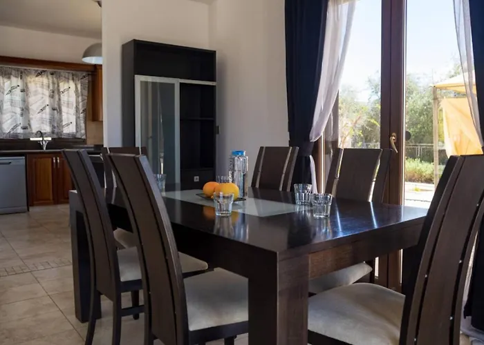 Julia I - Luxury 3-br Retreat With Sea & Mountain Views Πέγεια