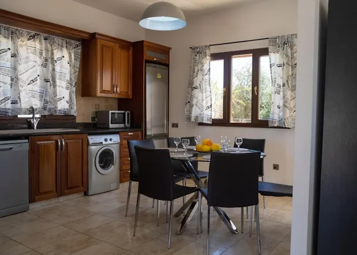 Julia I - Luxury 3-br Retreat With Sea & Mountain Views