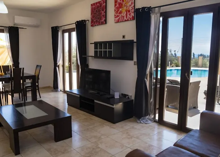 Σπίτι διακοπών Julia I - Luxury 3-br Retreat With Sea & Mountain Views Πέγεια