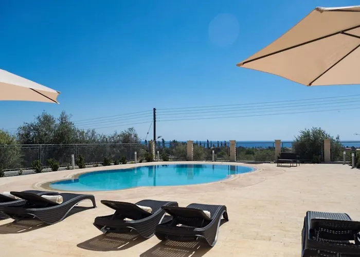 Σπίτι διακοπών Julia I - Luxury 3-br Retreat With Sea & Mountain Views